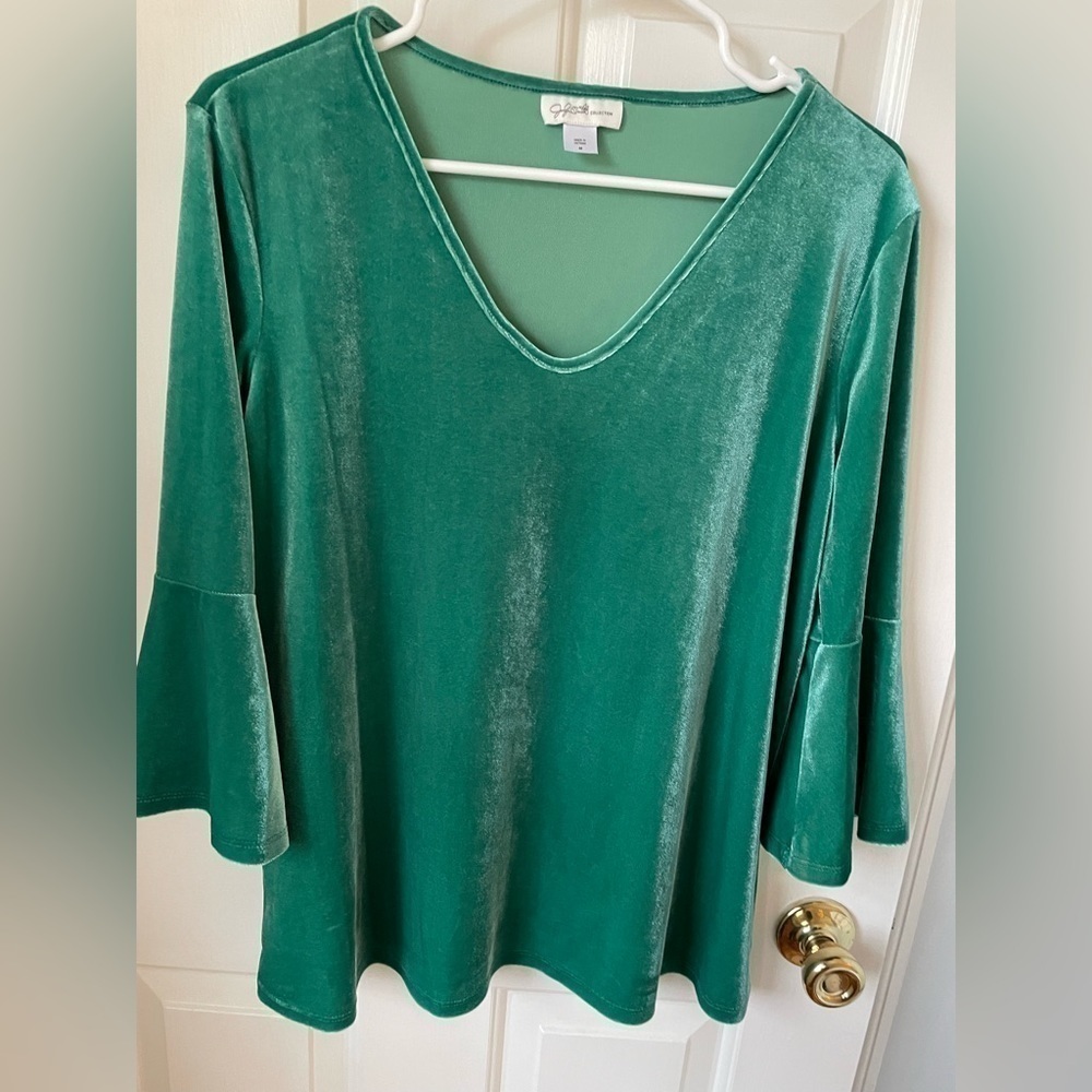 New no tags green velvet blouse Jaclyn Smith size medium